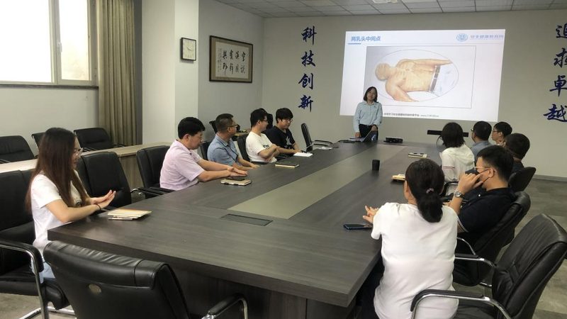 与通用型编程课程相比，定制课程更能满足不同孩子的需求。以下是一些定制课程的优势：